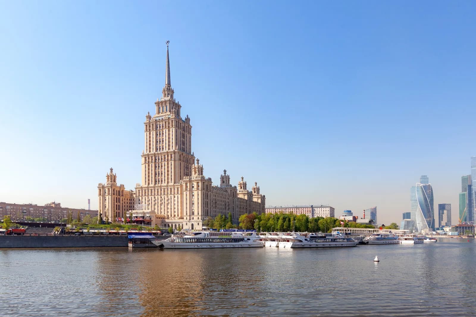Radisson Collection Hotel Moscow на набережной Москвы-реки
